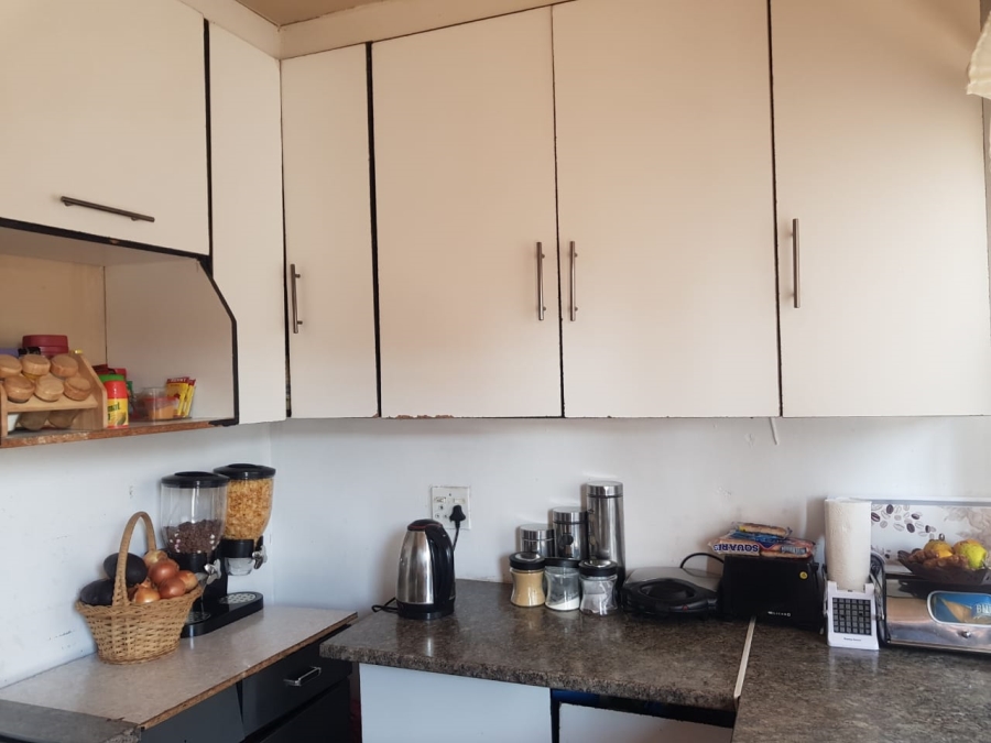 2 Bedroom Property for Sale in Geelhoutpark North West